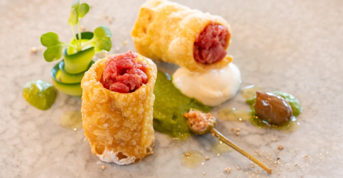 Frische Tartar- Röllchen im Gourmethotel Sonnbichl in Dorf Tirol