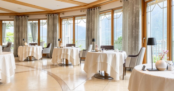 Panorama Speisesaal im 4 Sterne S Hotel Sonnbichl in Dorf Tirol bei Meran